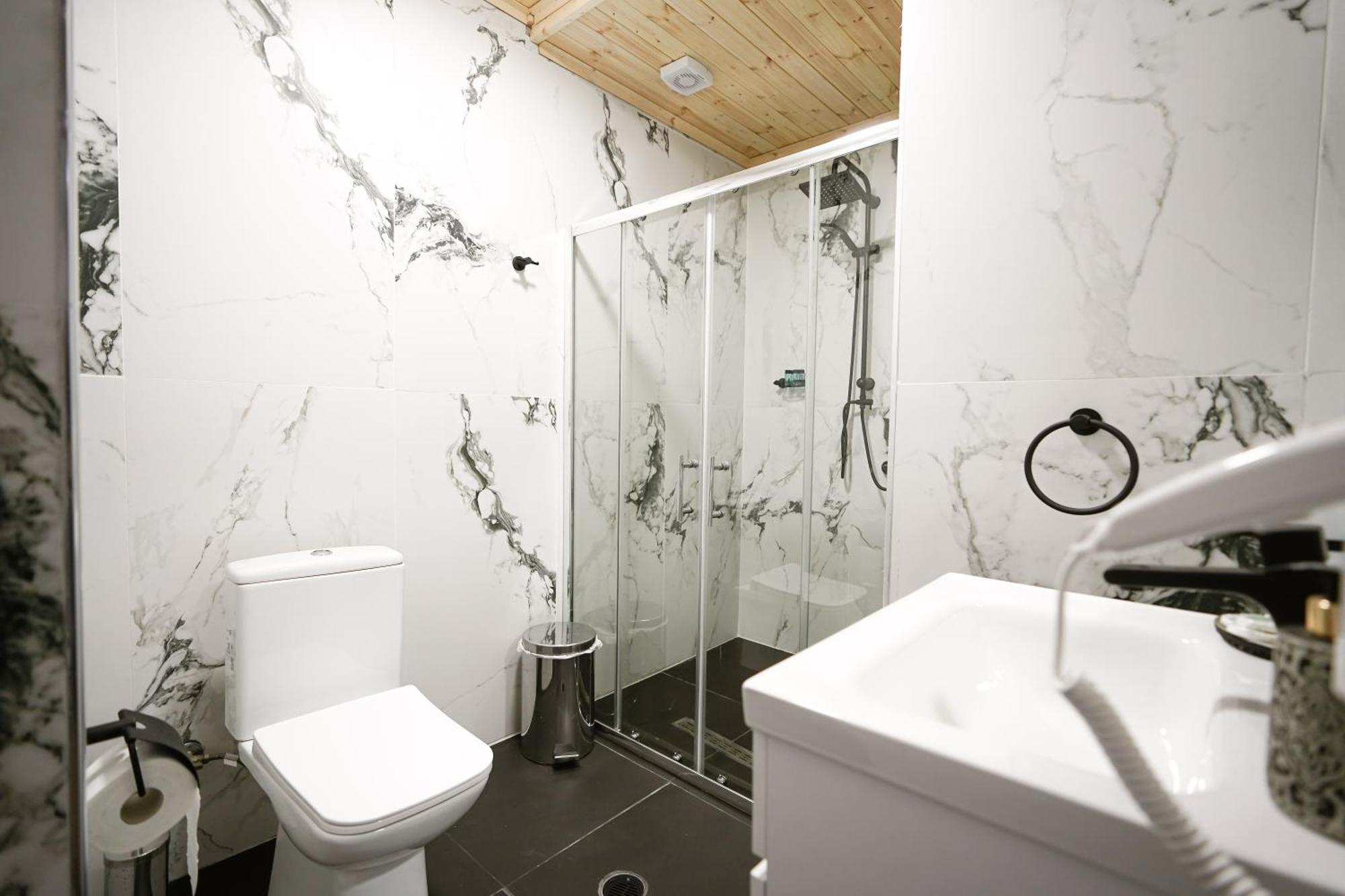 Ora Apartments Gjirokastër Esterno foto