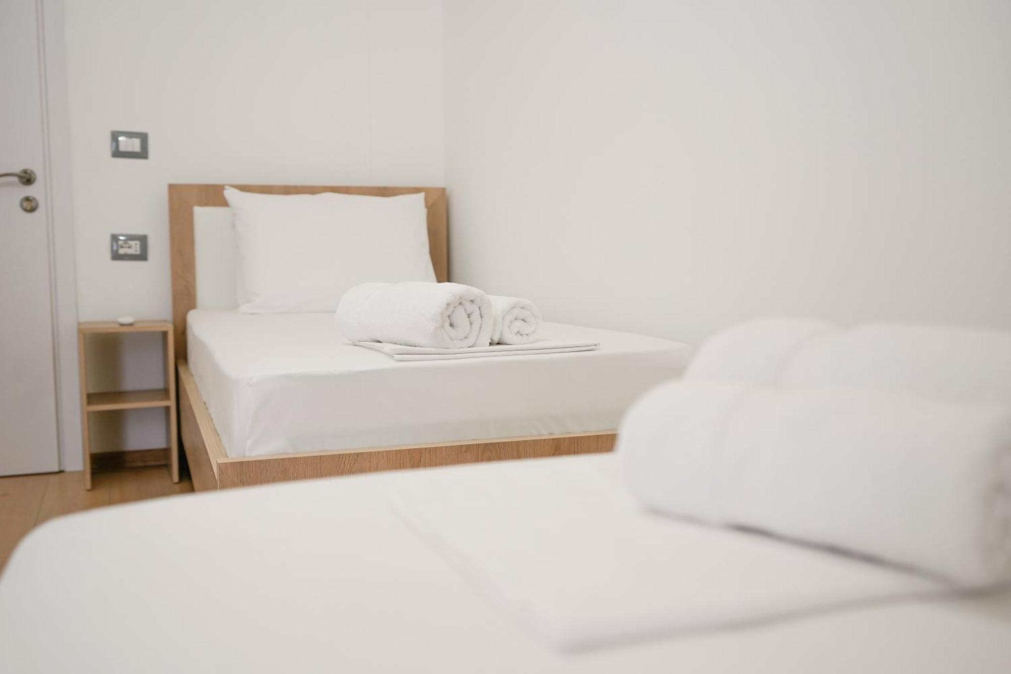 Ora Apartments Gjirokastër Esterno foto