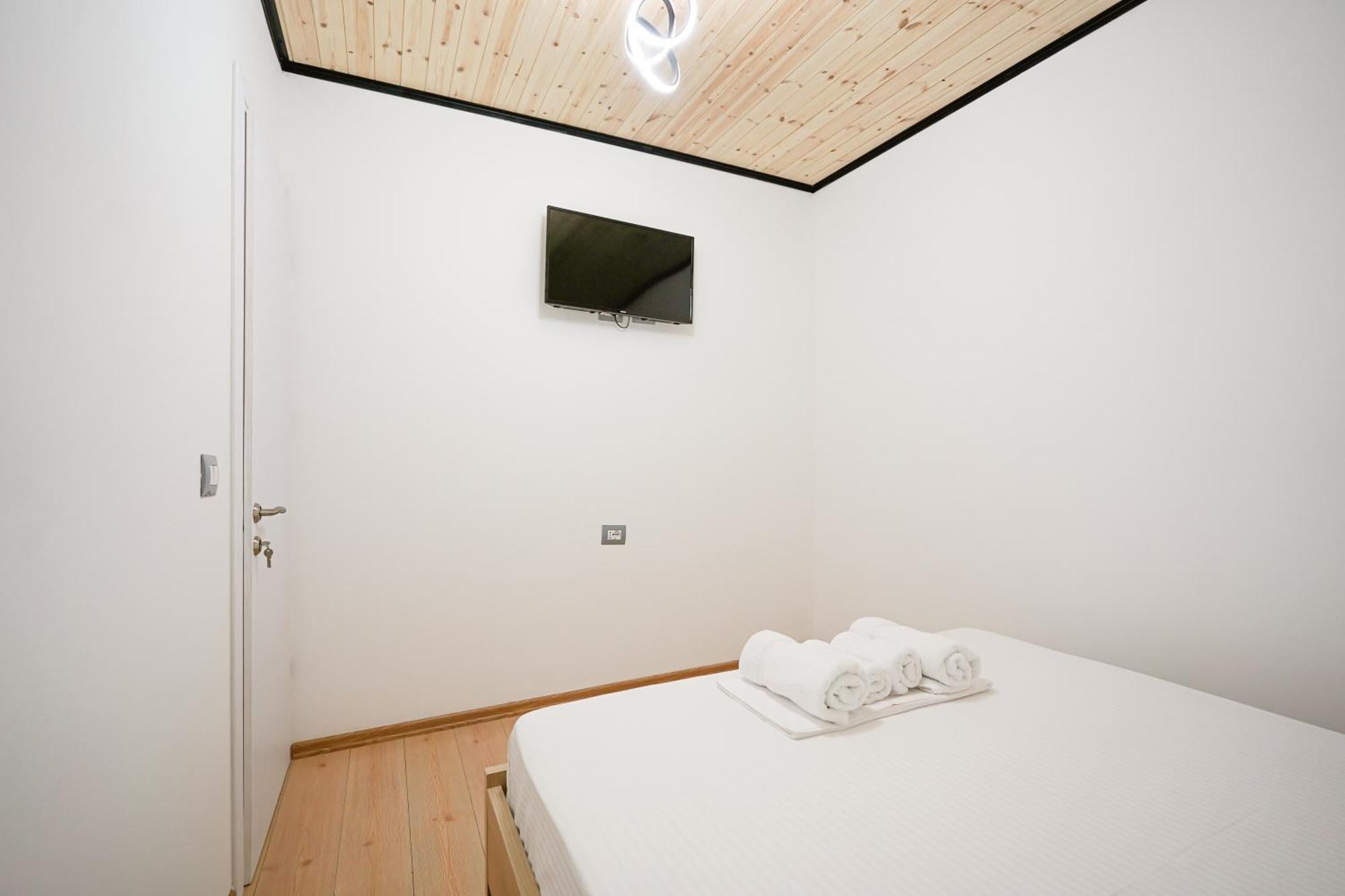 Ora Apartments Gjirokastër Esterno foto