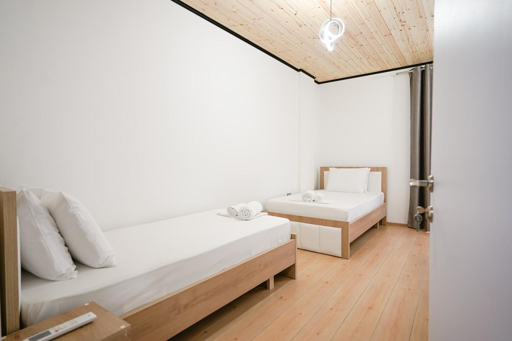 Ora Apartments Gjirokastër Esterno foto