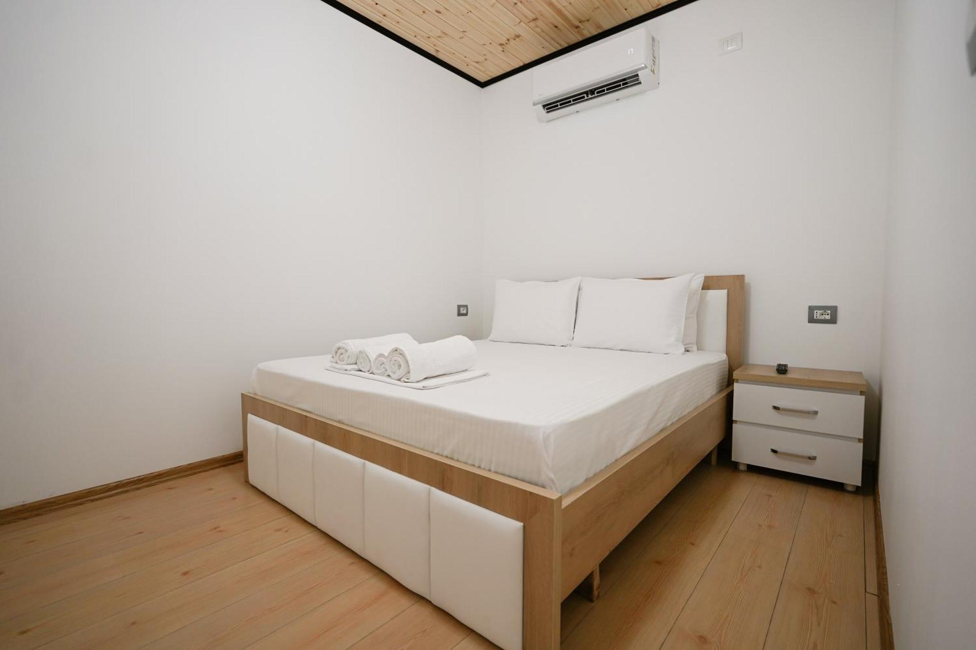 Ora Apartments Gjirokastër Esterno foto