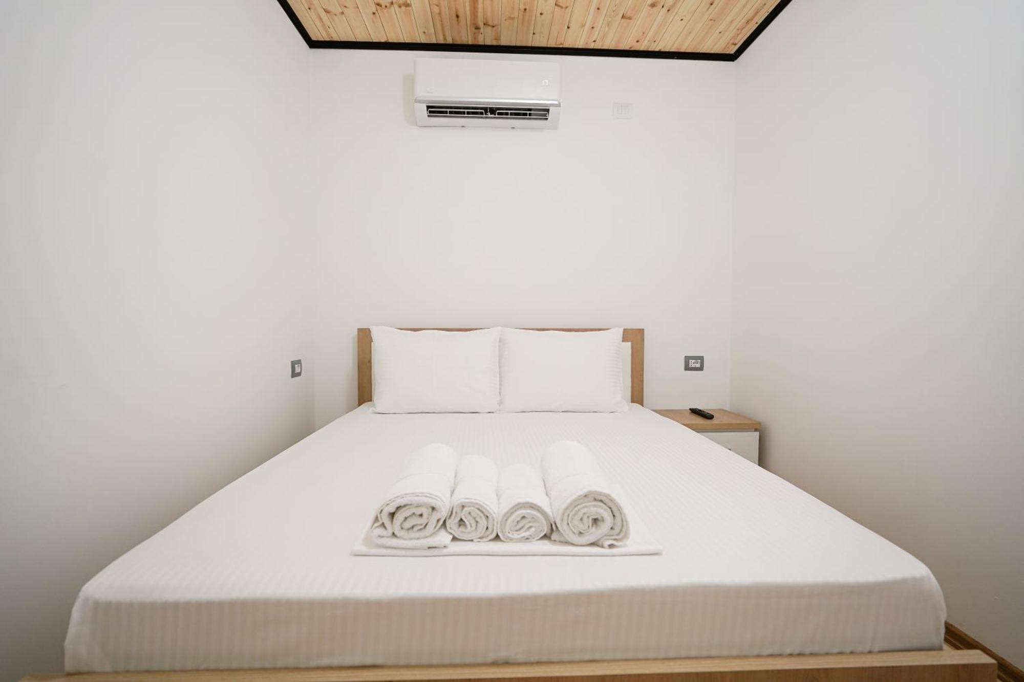 Ora Apartments Gjirokastër Esterno foto